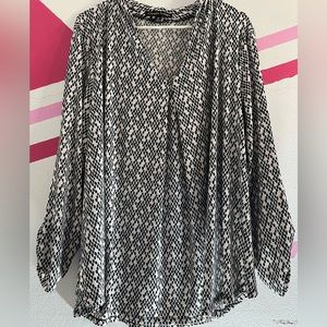 Plus Blouse with floral print with front button V neckline
